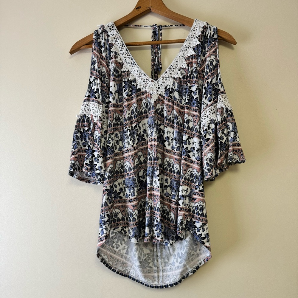 G Collection Foral & White Lace Top Size XL